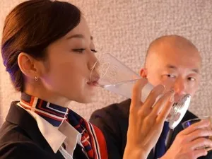 Tôi đã đạt cực khoái nhiều lần khi dùng nắm đấm lớn này để địt đít tôi