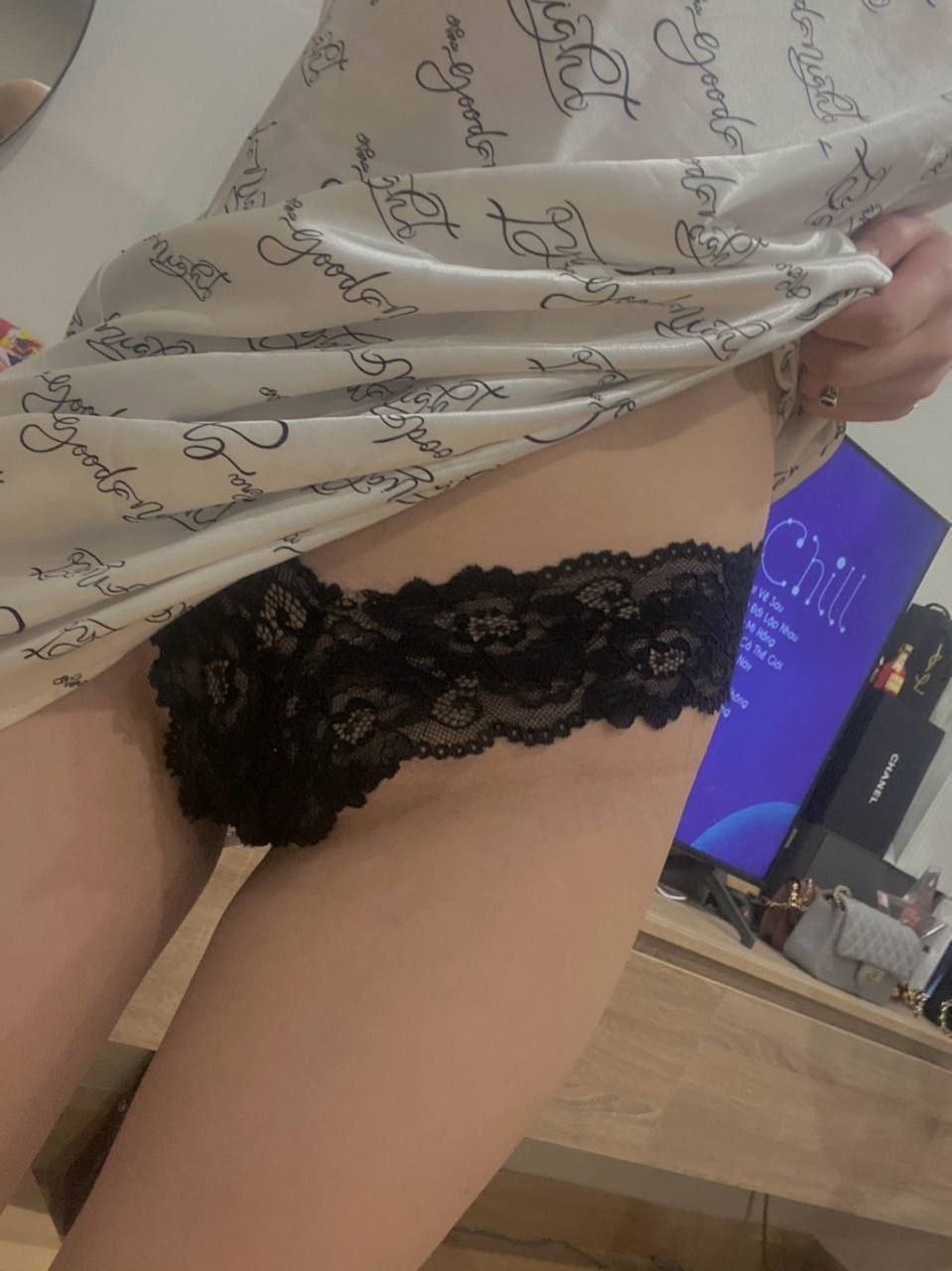 AnalMom - Bà mẹ tóc vàng xinh đẹp để con trai riêng của mình chơi với nút chặn hậu môn mới của bà và lỗ đít chặt chẽ của bà